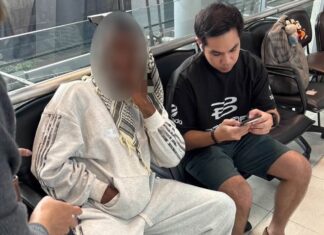 パトンでジェットスキーの操縦士を暴行したとされるアメリカ人が、国外逃亡を図ろうとしたところをスワンナプーム空港で逮捕された。