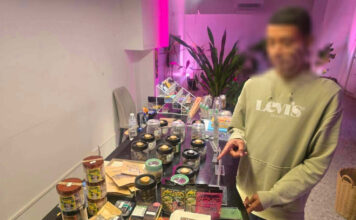 Twee cannabiswinkels van buitenlanders in Kata overvallen, meer dan 500,000 baht in beslag genomen.