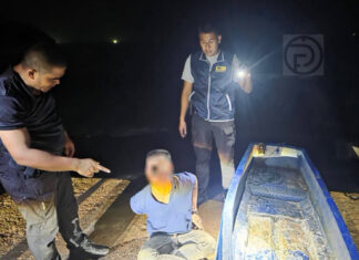夜間のボート窃盗容疑で警察が容疑者を逮捕、所持品から麻薬が発見される