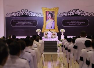 Phuket kunnioittaa kuningataräitiä kansallisena äitienpäivänä