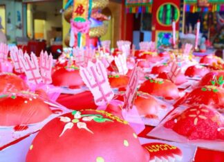 Phuket nodigt bezoekers uit om het "Por Tor"-festival te vieren.