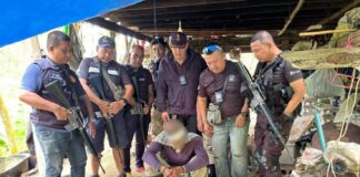 Władze Phuket aresztowały podejrzanego i skonfiskowały broń palną w zbiorniku wodnym