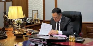 นายกรัฐมนตรีไทยสั่งเนรเทศชายชาวอิสราเอล หลังส่งคำขู่เจ้าของสวนสัตว์เกาะสมุย นับเป็นรายแรกที่ถูกเนรเทศภายใต้กฎระเบียบใหม่ที่ผ่อนปรนกว่าเดิม