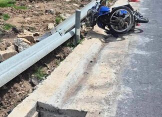 Un giovane fattorino addetto alle consegne di cibo muore dopo che la sua moto è caduta in un tombino scoperto a Wichit.