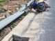 Un joven repartidor de comida muere tras caer su motocicleta en una alcantarilla sin tapar en Wichit.