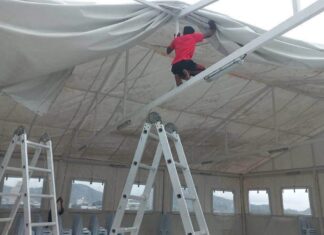 UPDATE: Das Dach des Chabad-Hauses in Patong wird abgebaut.