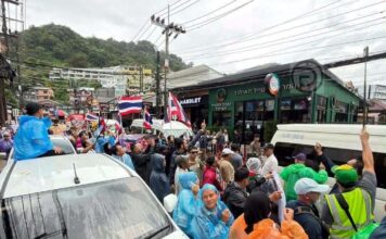 เจ้าหน้าที่เฝ้าระวังการประท้วงอย่างสันติเพื่อต่อต้านเทศกาลปีใหม่ของชาวยิวในป่าตอง