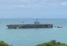 Il gruppo d'attacco della portaerei Abraham Lincoln arriva in Thailandia.