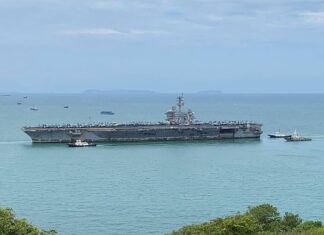 De Abraham Lincoln Carrier Strike Group is in Thailand aangekomen.