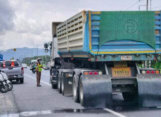 Policja Thalang nasila represje wobec ciężarówek na głównej autostradzie Phuket 11