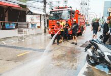 Patong mobilita una risposta rapida alle inondazioni causate dalle forti piogge e dall'alta marea. 837304304_1473628564931824_1971897114102816262_n