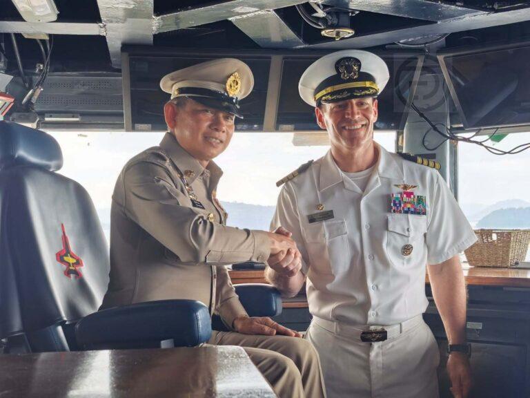 Le gouverneur de Phuket visite l'USS George H.W. Bush