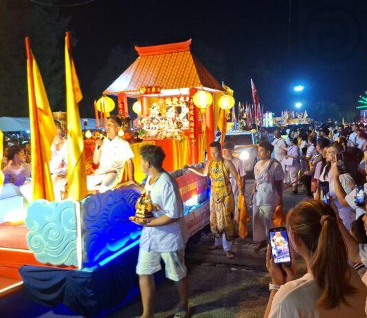 Phuket ustanawia nowy rekord na Festiwalu Wegetariańskim 2026 dzięki ogromnej nocnej procesji 843764881_28595723050083628_2616527319599836871_n