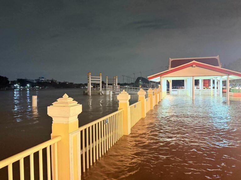 Het Thaise meteorologische departement heeft een waarschuwing afgegeven voor zware regenval tot en met 13 oktober.