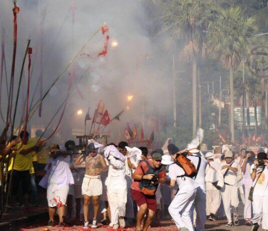Het vegetarische festival van Phuket in 2026 zal naar verwachting meer dan 1.4 miljard baht opleveren. S__55353571_0 (1)