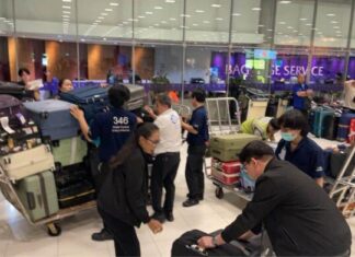 タイの空港は10月16日から、持ち主の立ち会いなしに不審な預け荷物を開封できるようになった。ネット上では賛否両論が巻き起こっている。 fb_img_17905085755908472119255982363027-696x392-1
